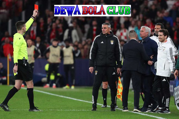 5 Pelatih Bola Kartu Merah Terbanyak